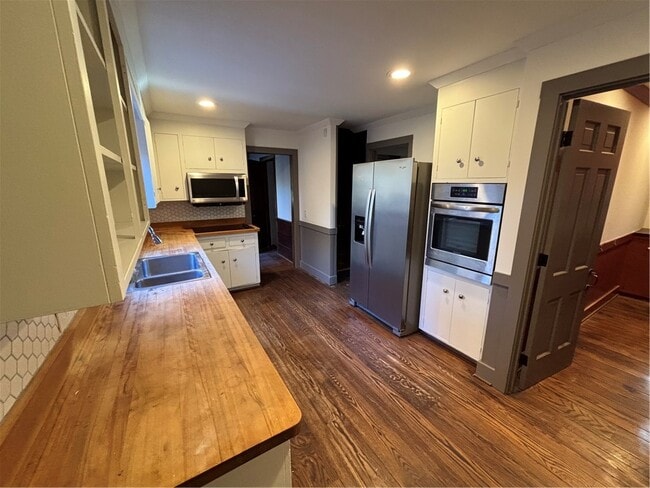 Photo - 930 W Bloomfield Rd