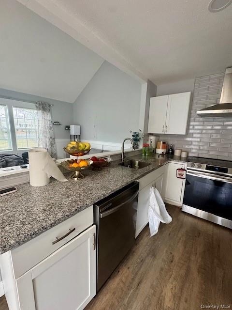 Photo - 332 Commack Rd