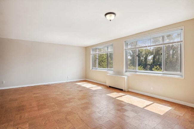 Building Photo - Spacious 1br/1bth Condo minutes from Downtown Silver Spring! GARAGE PARKING INCLUDED!!! Unit 308