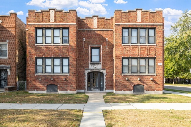 Building Photo - 7202 S Indiana Ave Unit 1F