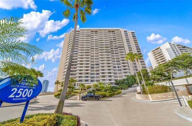 Building Photo - 2500 Parkview Dr Unit 2119