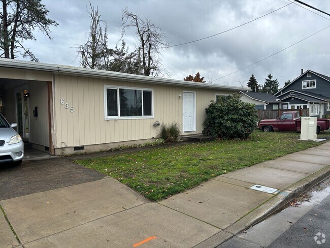 Building Photo - House on Taylor Ave