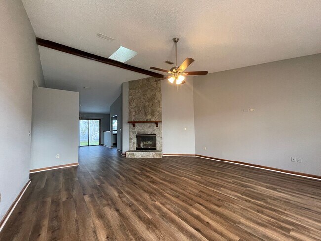 Photo - ** Coming Soon ** LARGE 4 BEDROOM IN ICW AREA