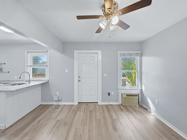 Photo - 1115 Highland St N Unidad C