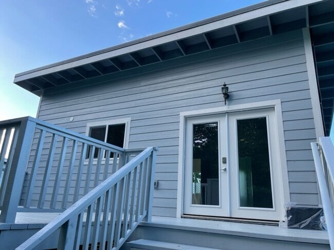 Building Photo - 837 Kili Pl Unit 835 Kili Place a 2bd/1ba w/deck