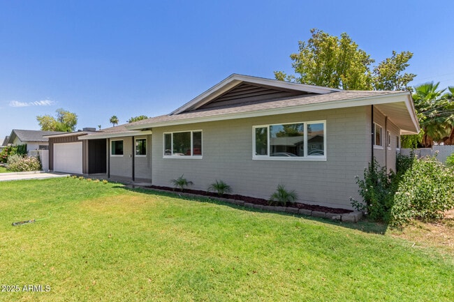 Photo - 1311 E 2nd Pl