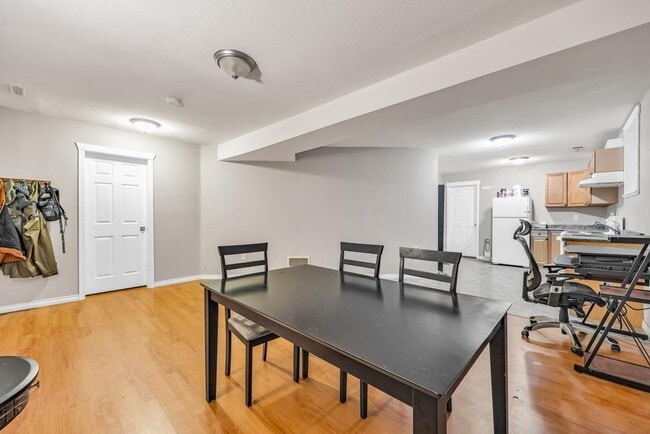 Photo - 18991-1870A 70a Ave