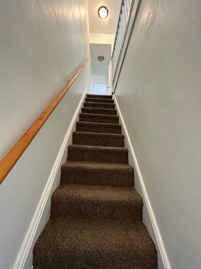 Photo - Nice 3 bedroom house big kitchen and Parking