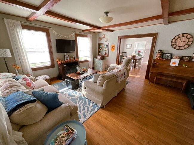 Photo - COLLEGE PRE-LEASING