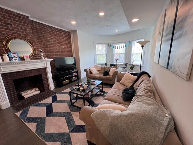 Photo - 1424 Beacon St Unit 4