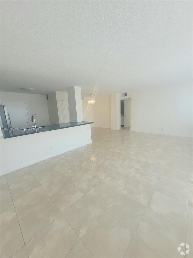 Building Photo - 2025 NE 164th St Unit 617 Rental