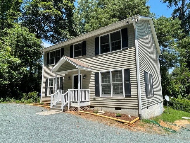Photo - Large 5 BR 3 BA house just south of UNC Ho...