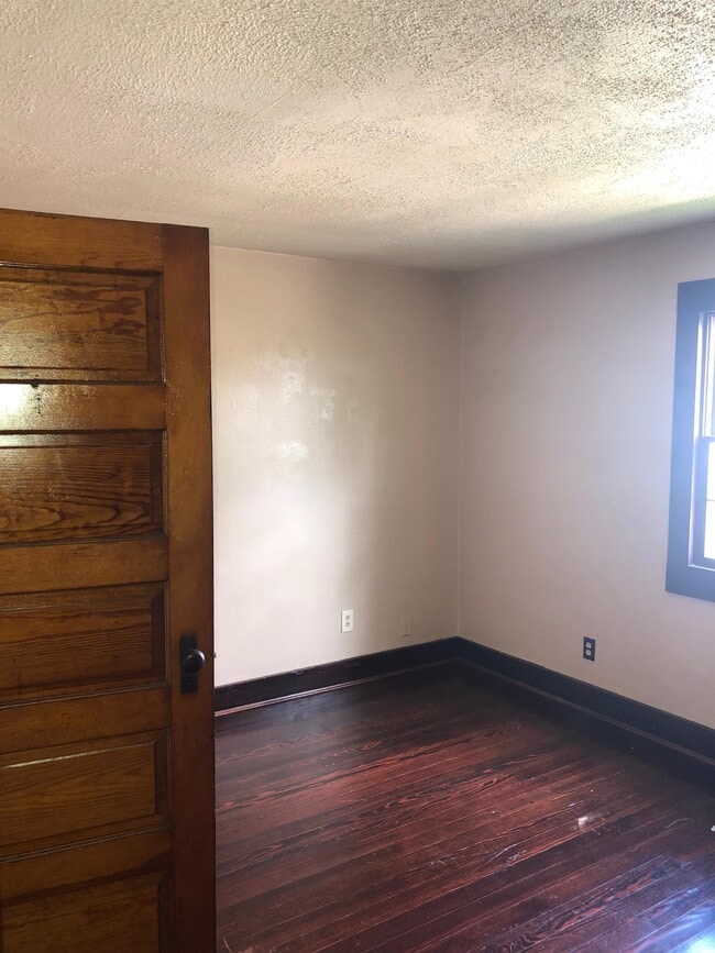 Photo - 1820 Clarendon Ave