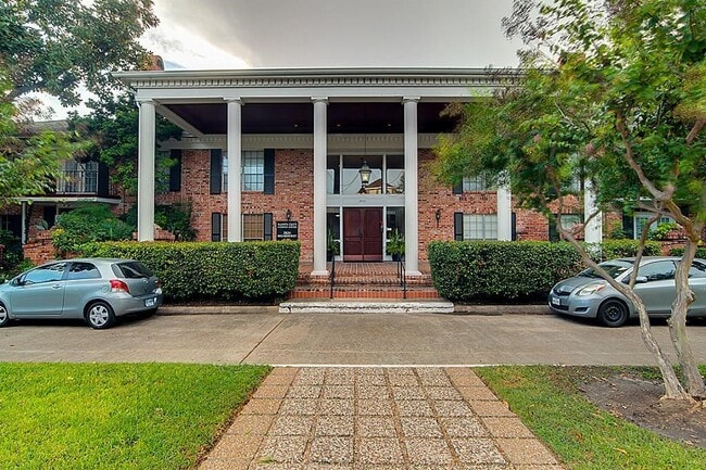 Building Photo - 2822 Briarhurst Dr Unit 43