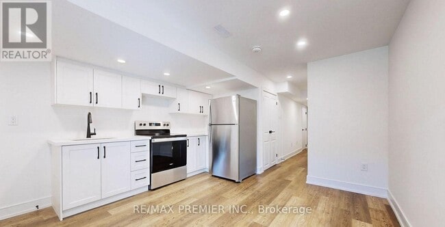 Photo - 208 McRoberts Ave