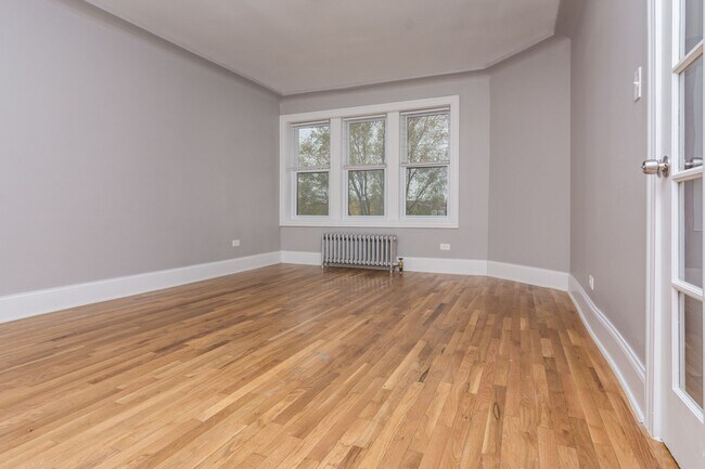 Photo - 8145 S Ellis Ave