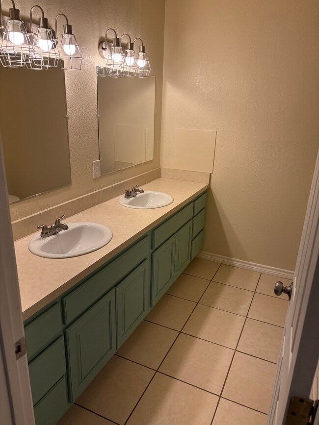 211 Alyssa Dr