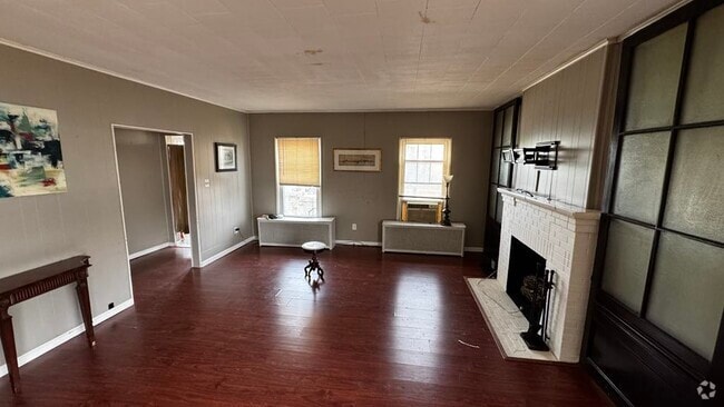Building Photo - 1843 Hertel Ave Unit Hertel Lower Rental