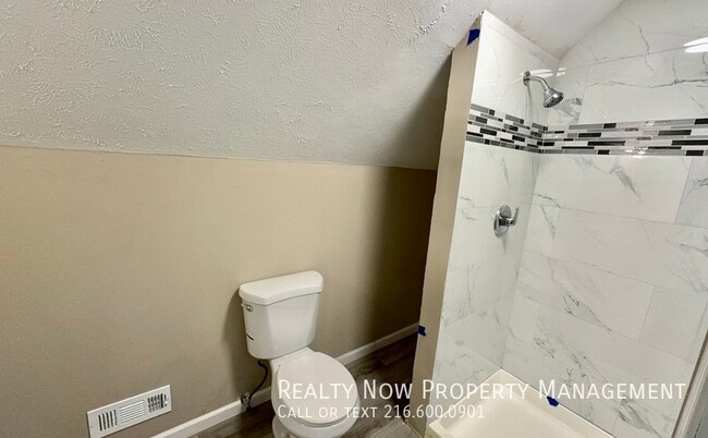 Photo - 861 Helmsdale Rd Apartment Unit 861 Helmsdale upper