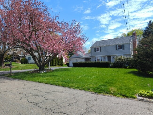 Building Photo - 28 Deerfield Dr Rental