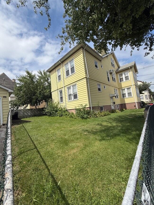 Photo - 170 Laurel Ave Unidad 3