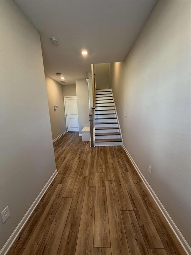 Photo - 2590 Morehead St