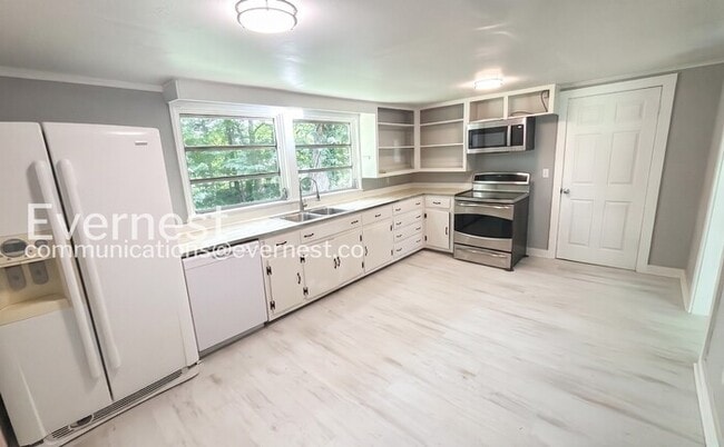 Photo - 2 Bed/1 Bath Home with Modern Amenities / Available Now!