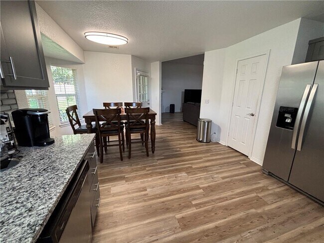 Photo - 431 Spicewood Trail