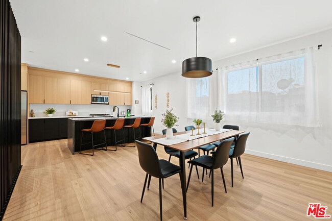 Photo - 841 N McCadden Pl