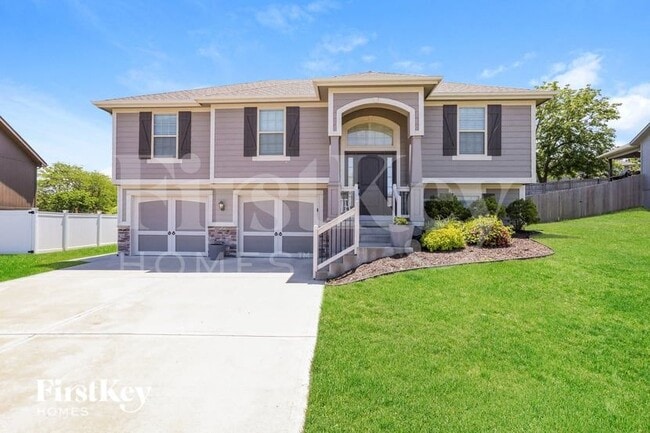 Building Photo - 803 E 13th Terrace