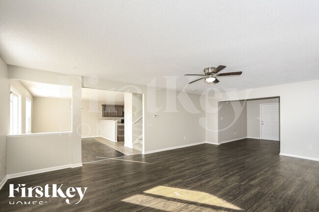 Photo - 1451 Round Lake Rd