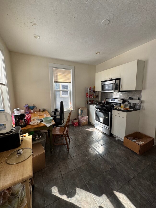 Building Photo - 108 Hyde Park Ave Unit #1