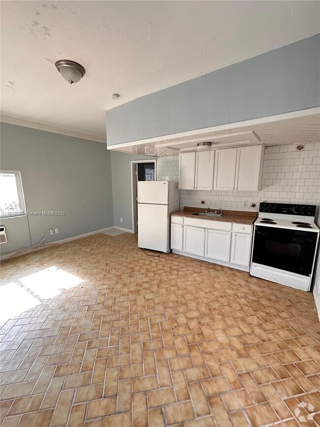 Building Photo - 437 NE 30th St Unit 4 Rental