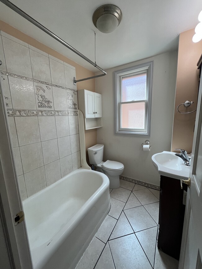 180 Paine St Unit second floor