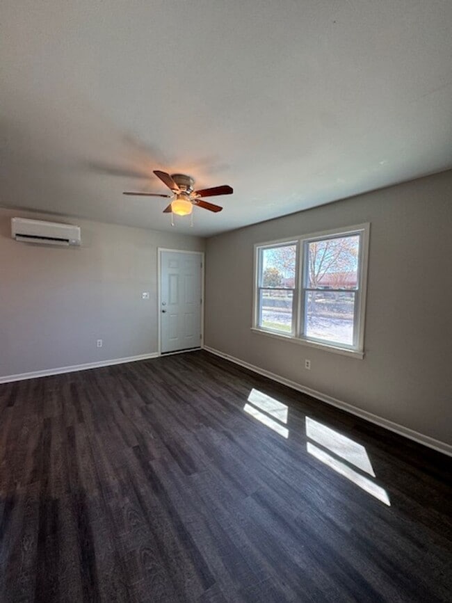 Photo - End Unit of Tri-Plex - in downtown Greer - 1 BD, 1 full BA, Nice Size Den, Kitchen with new appli...