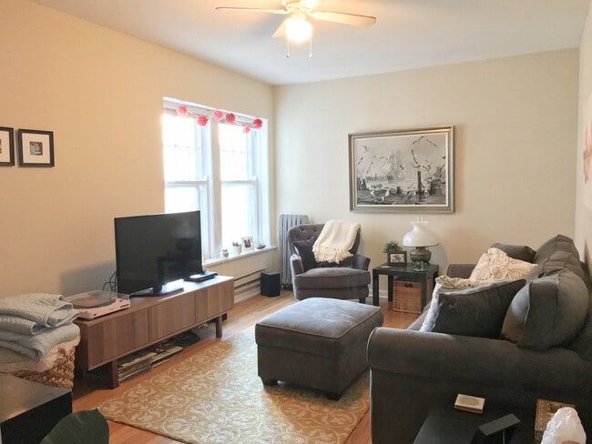 Photo - 411 Beloit Ave Unit 3R