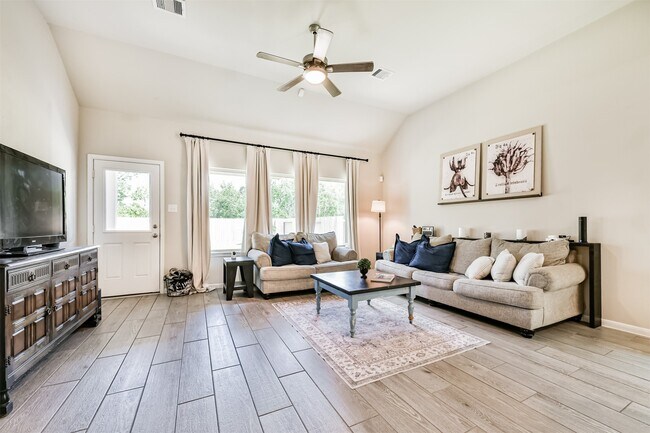 Photo - 533 Winburn Tide Ln