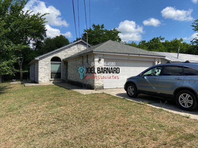 Photo - Available January 10: 3 Bedroom, 2 Bath St...