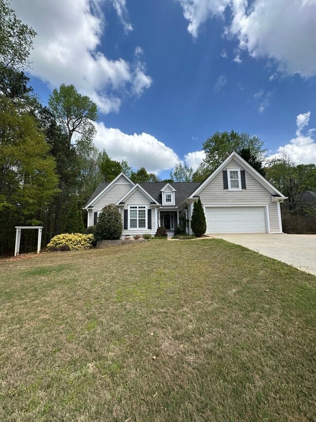Building Photo - Move-In ready 3-bedroom 2-bathroom house on the Eastside