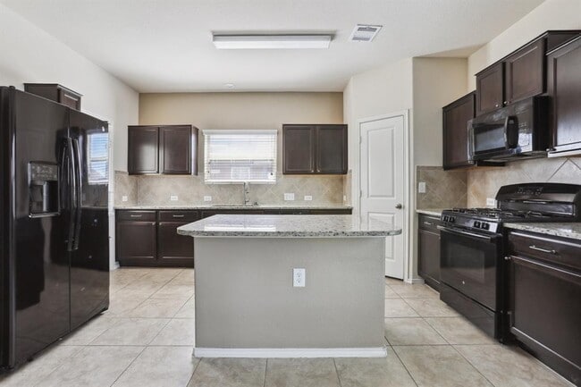 Photo - 5713 Kennedy St