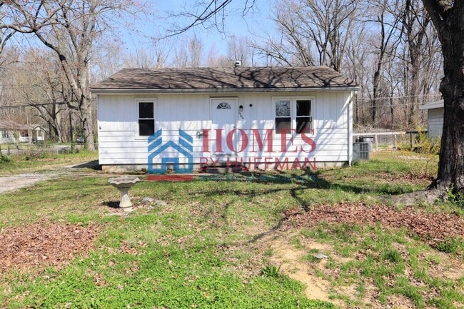 Building Photo - Three Bedroom House | Move in Ready