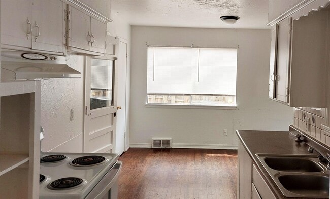 Photo - 933 W Rulane Dr