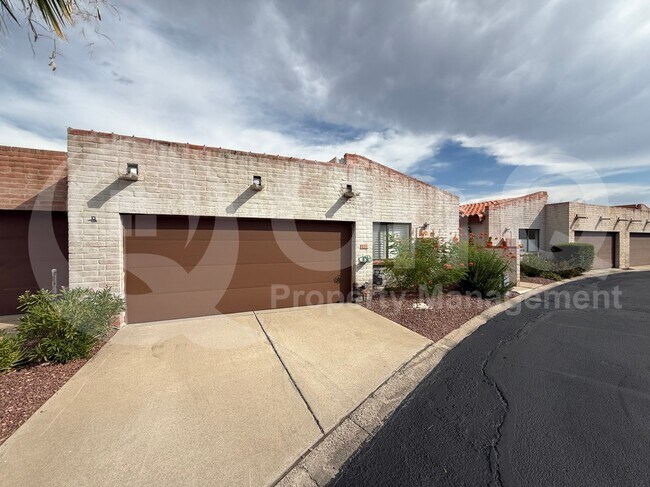 Photo - 2000 E Campbell Terrace