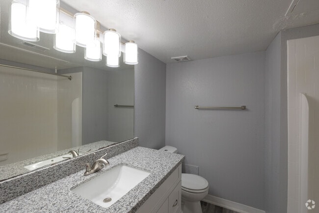 Awesome Lighting in your Bathrooms - Belmont Place/La Fontaine Rental