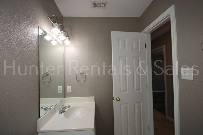 Photo - Comfortable Living with Modern Features
