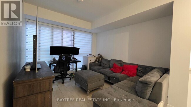 Photo - 33 Frederick Todd Wy Unité 402