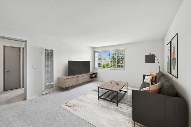 Sala de estar con alfombra - AVA Newport