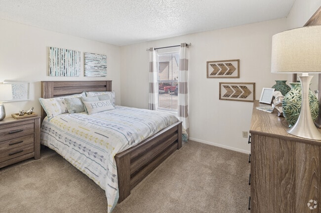 2BR, 2BA - 916SF - Second Bedroom