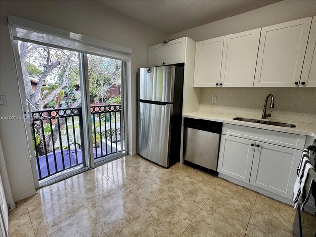 Building Photo - 6676 SW 115th Ct Unit 404