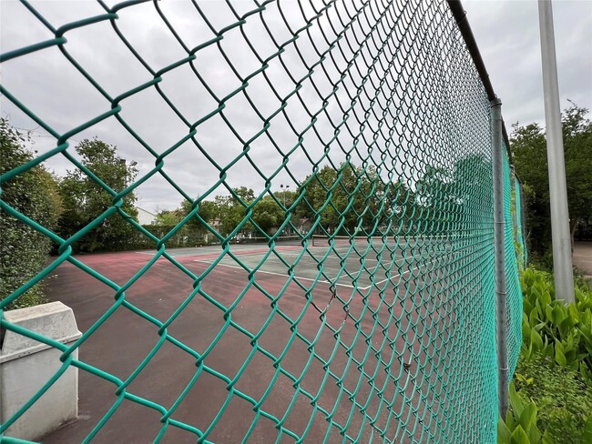 Building Photo - 10053 Westpark Dr